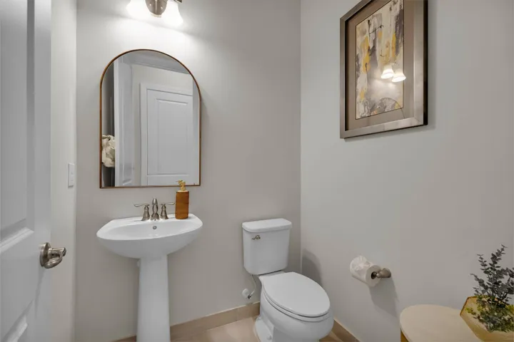 1/2 Bathroom
