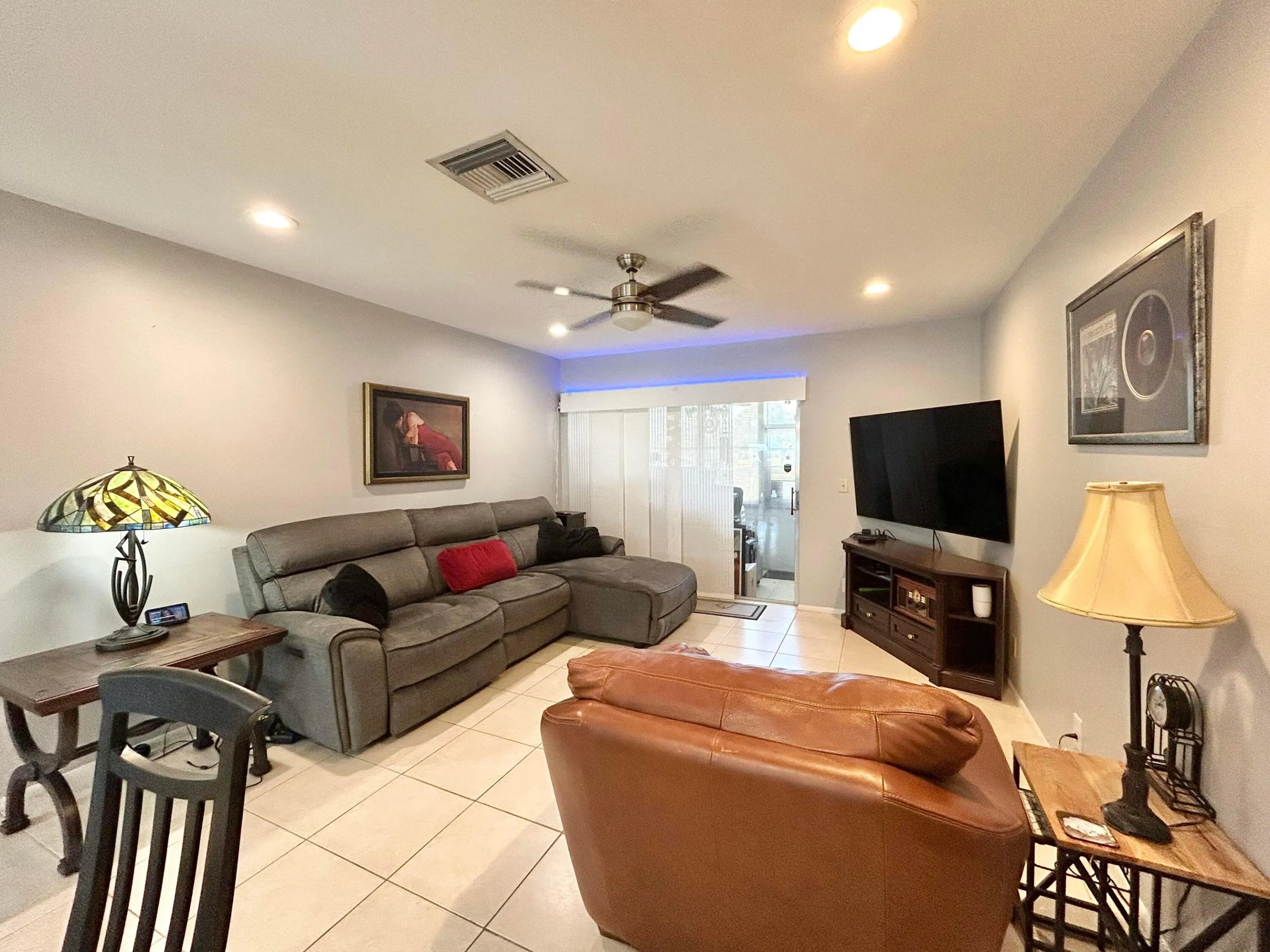 LARGE FLAT SCREEN TV
