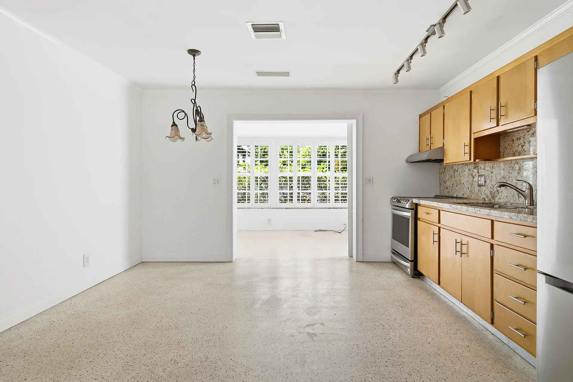 205-RUTLAND-BLVD-33405-008