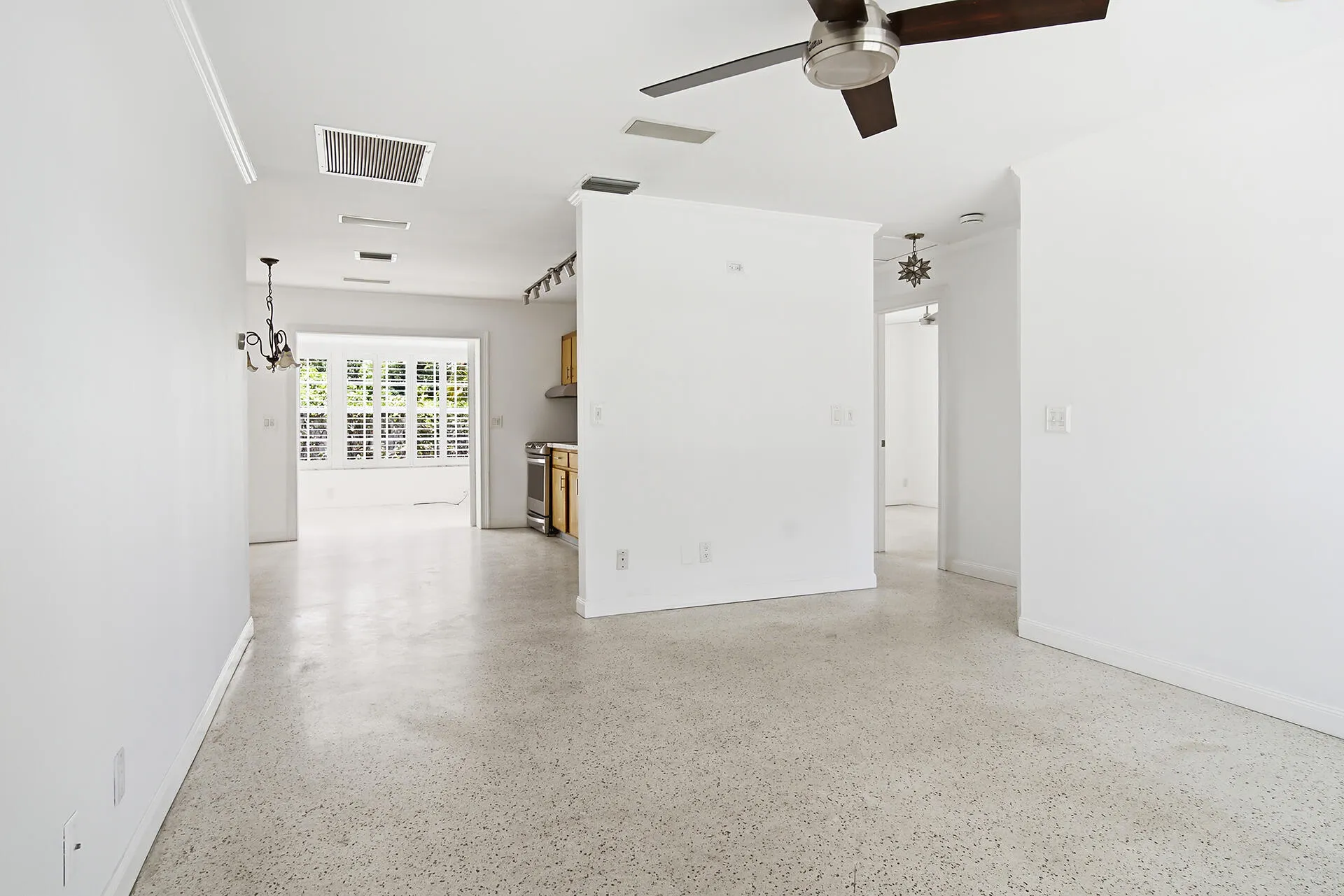 205-RUTLAND-BLVD-33405-004