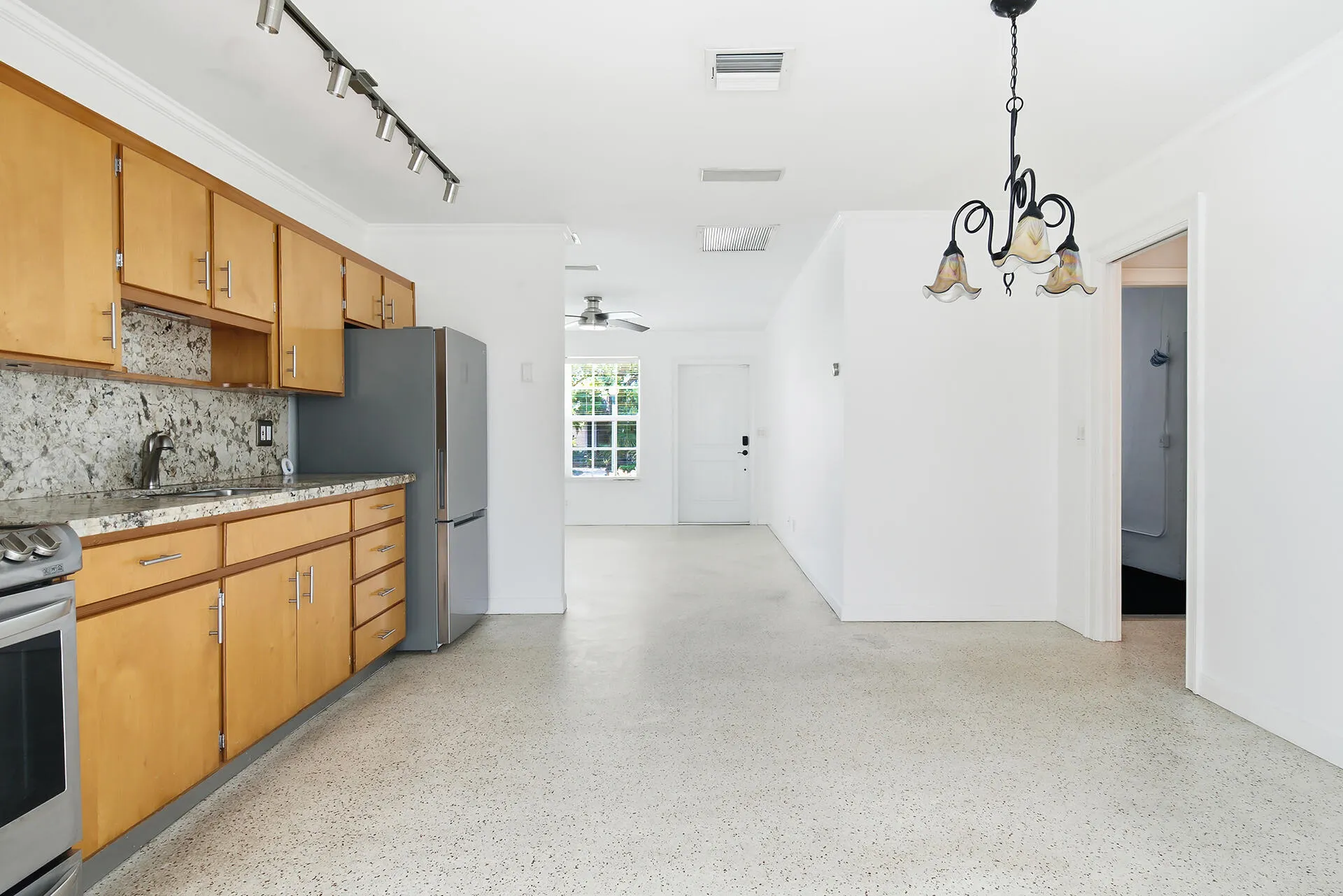 205-RUTLAND-BLVD-33405-010