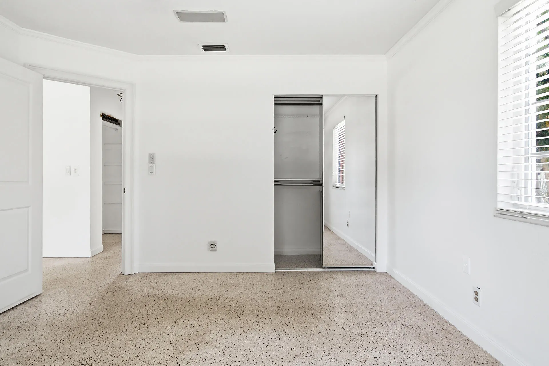 205-RUTLAND-BLVD-33405-023