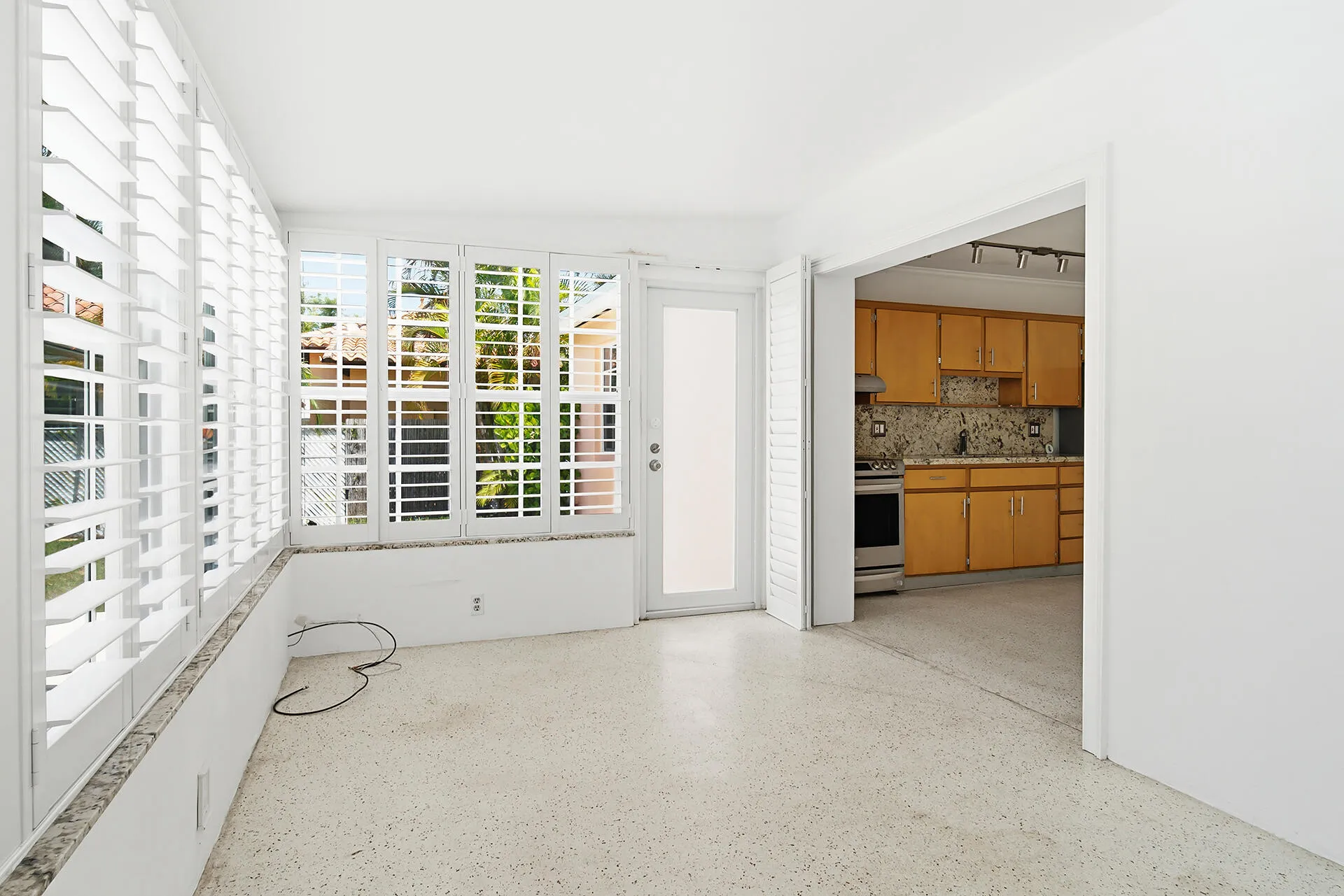 205-RUTLAND-BLVD-33405-013