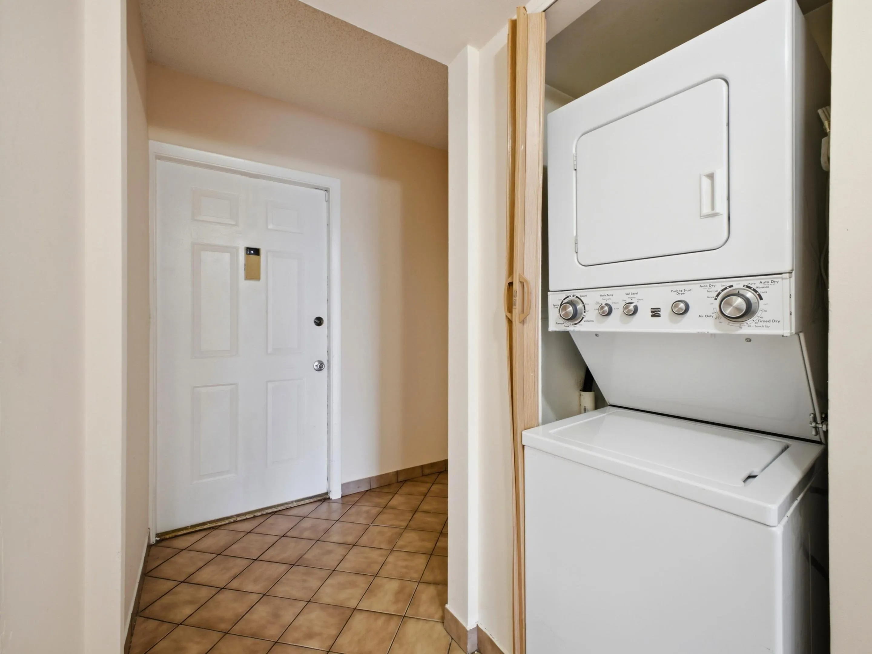 Foyer Laundry