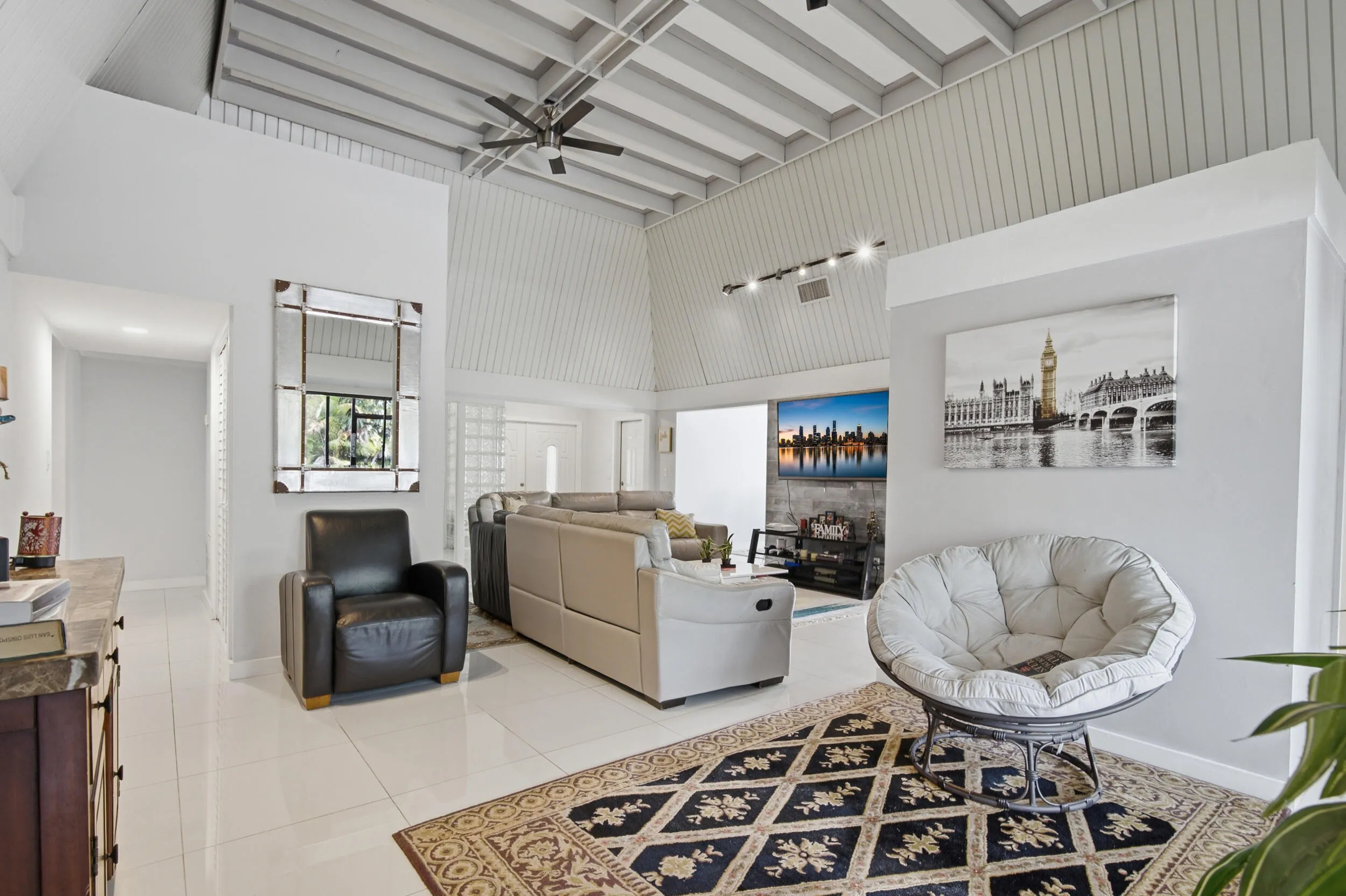 Dining or Leisure Space