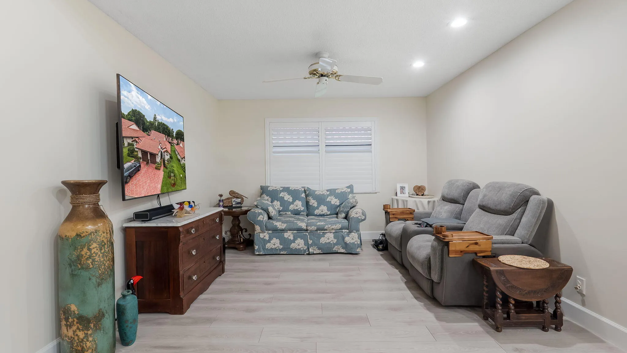 Living area featuring light wood-finish flooring, recessed lighting, and a ceiling fan
