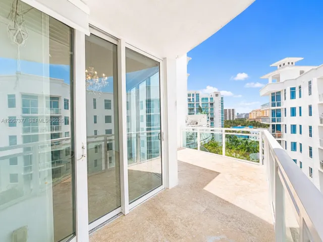 Balcony access from 1st floor suite