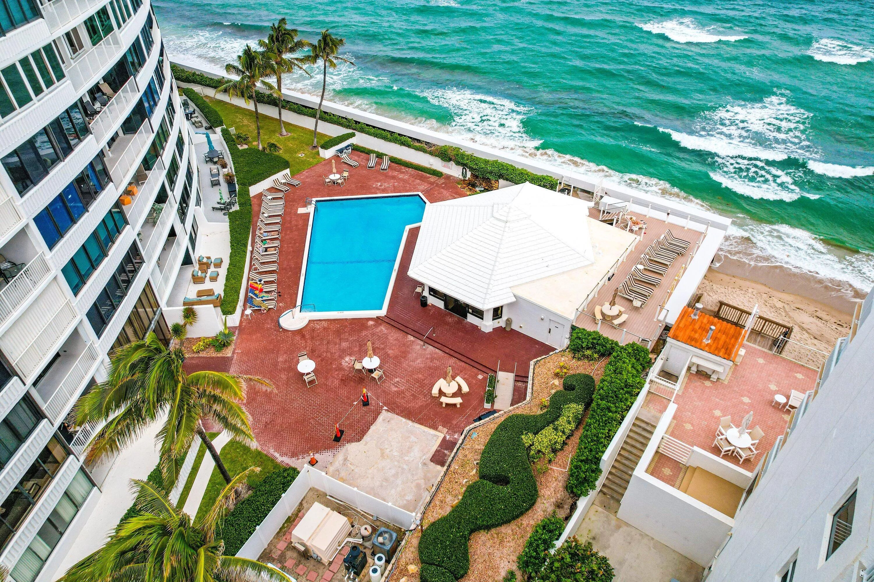 2nd pool deck area