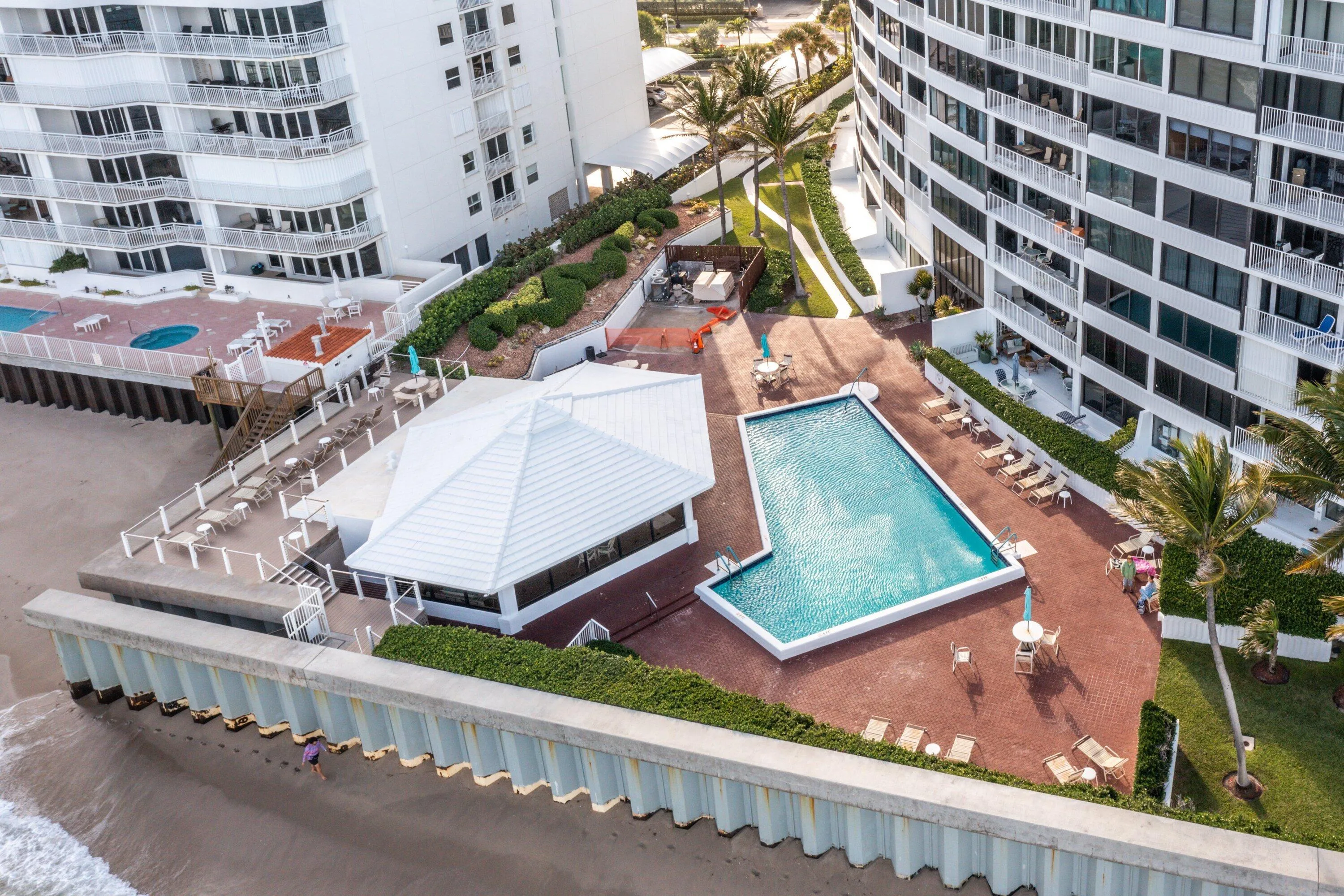 2nd pool deck area