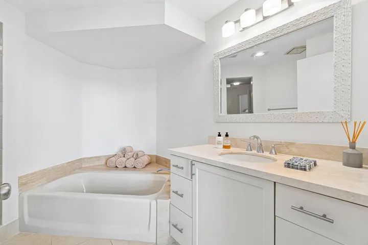 028-300Southeast5thAvenue-8120-BocaRaton