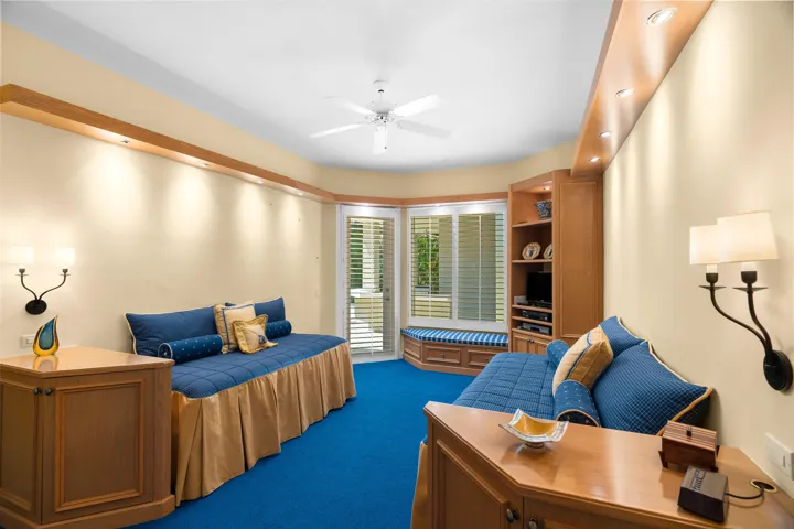 guest bedroom with 2 beds