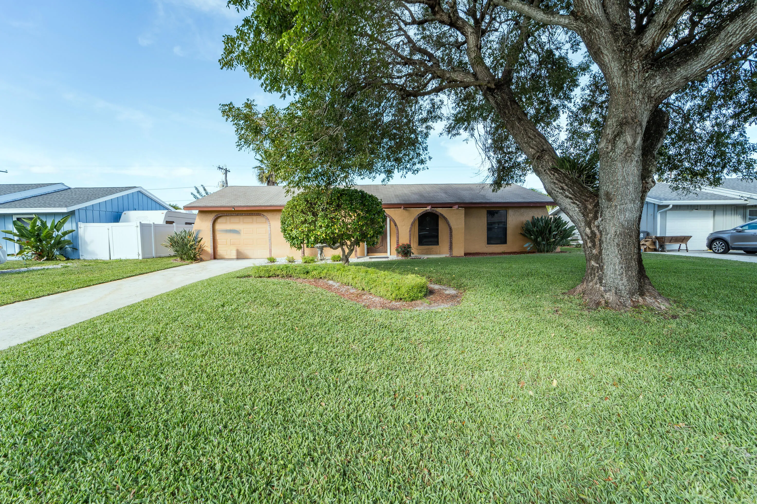 3753CoelebsAvenue-13