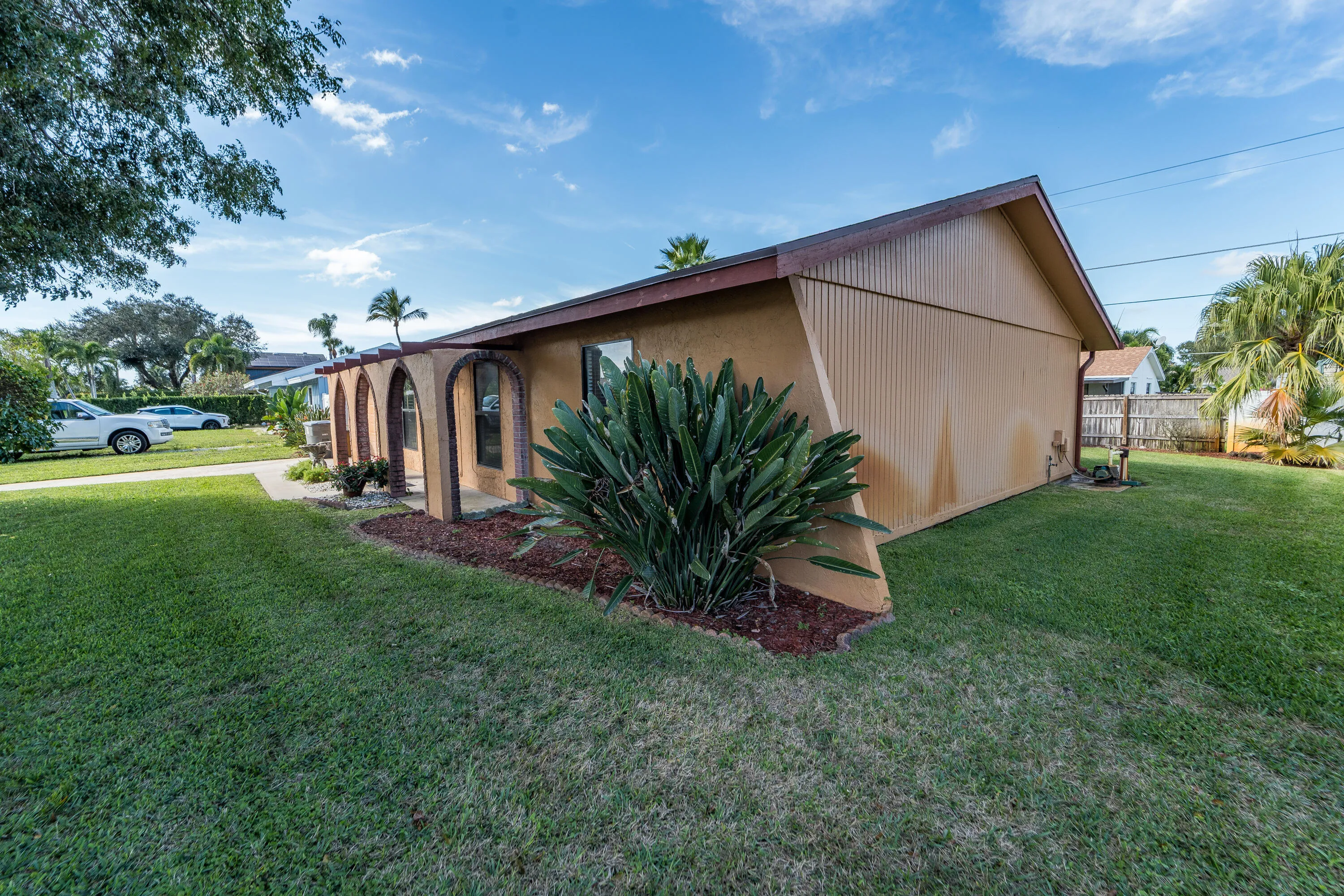 3753CoelebsAvenue-8