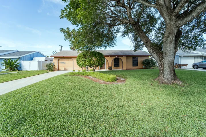 3753CoelebsAvenue-13