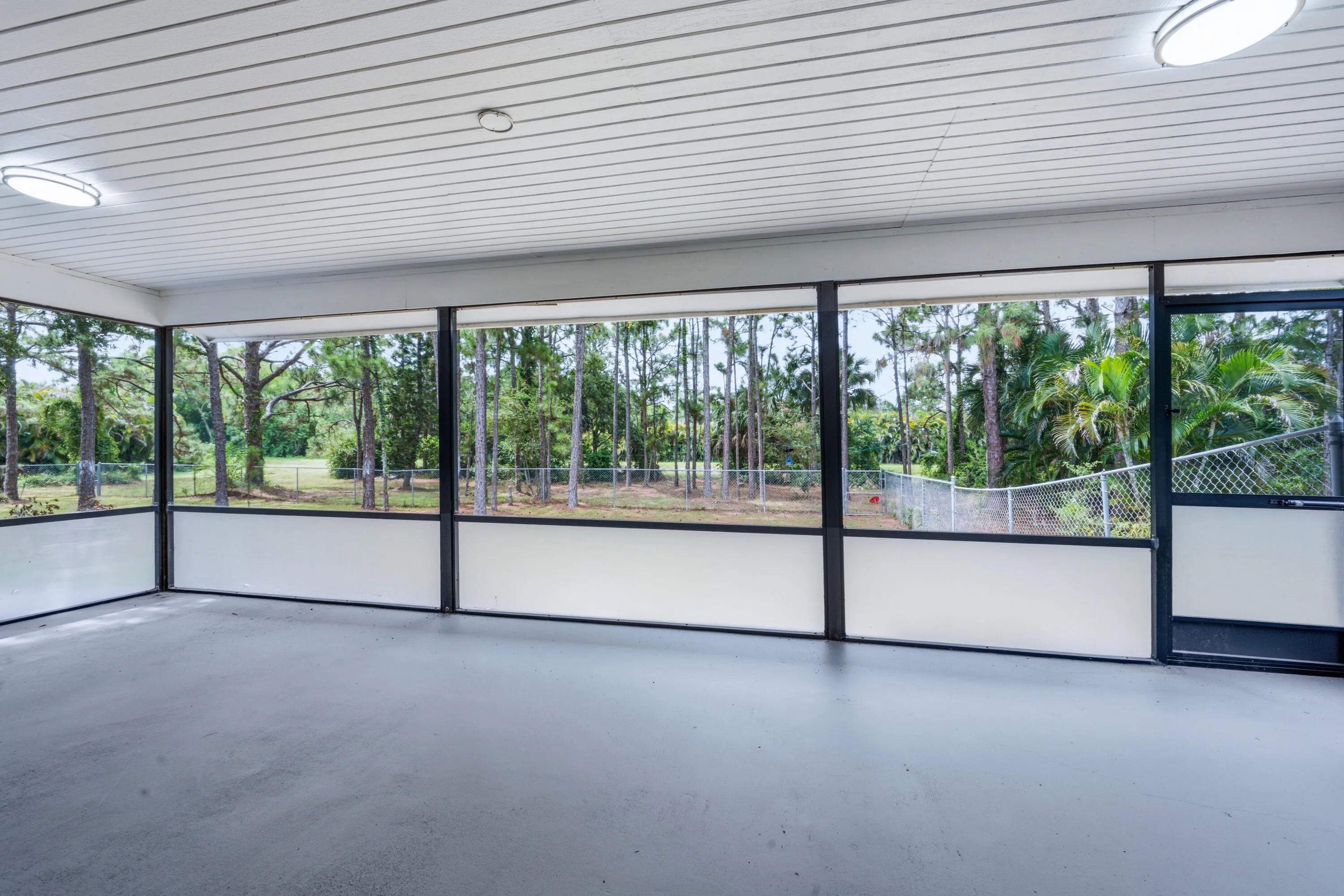 SCREENED IN PATIO