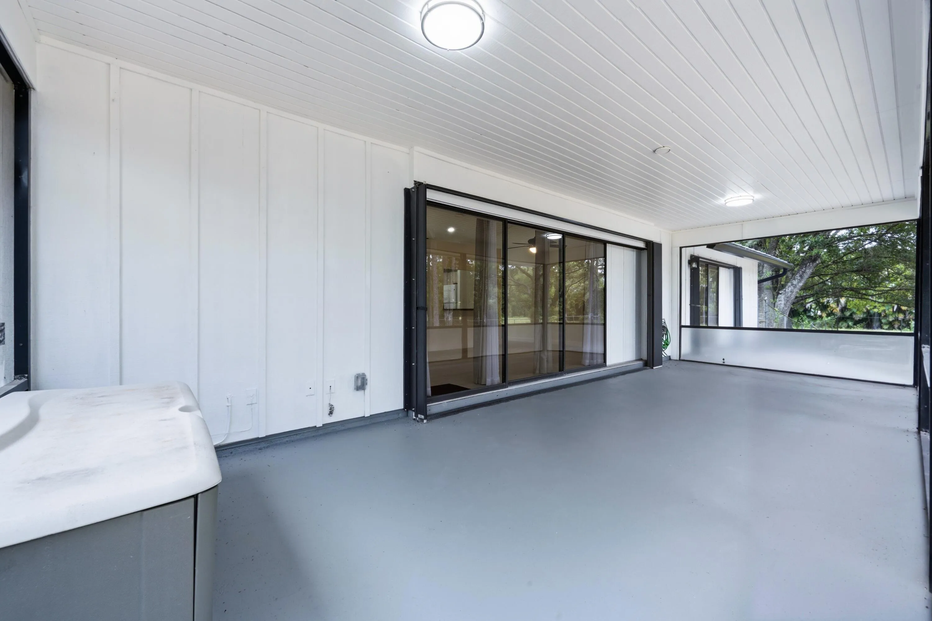SCREENED IN PATIO