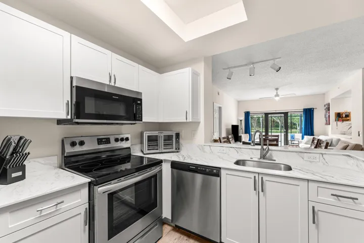 010-2801SarentoPlace-102-PalmBeachGarden