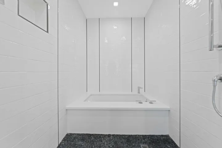 Shower & Tub