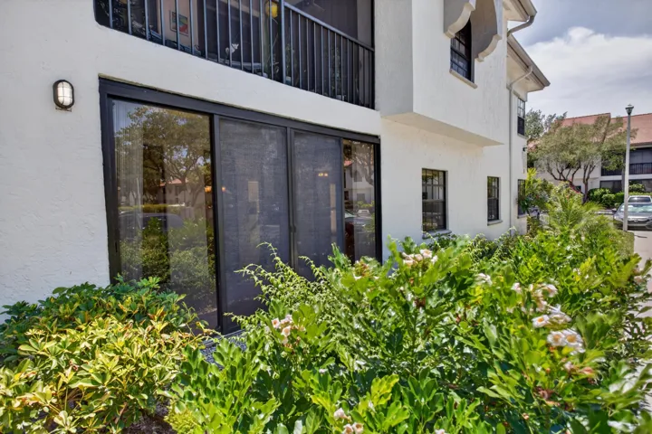 Exterior 4
