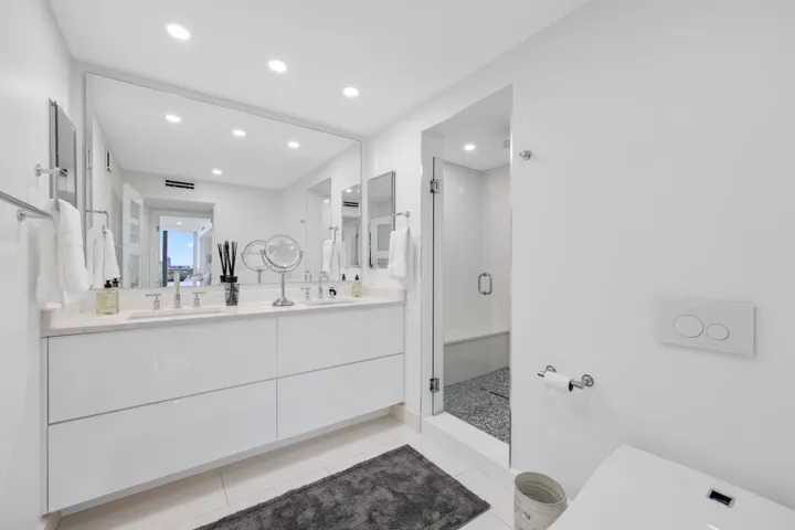 Guest Bathroom 2