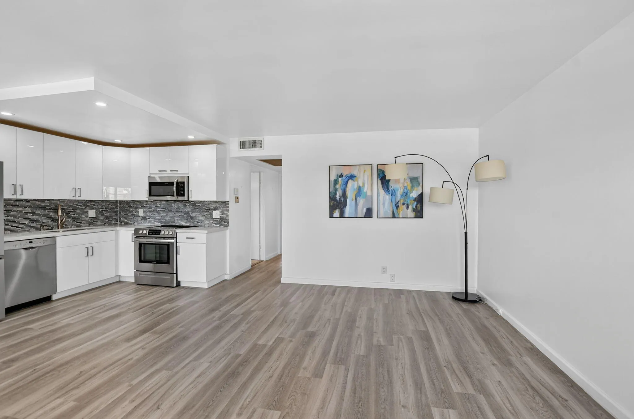 Kitchen/Living Area