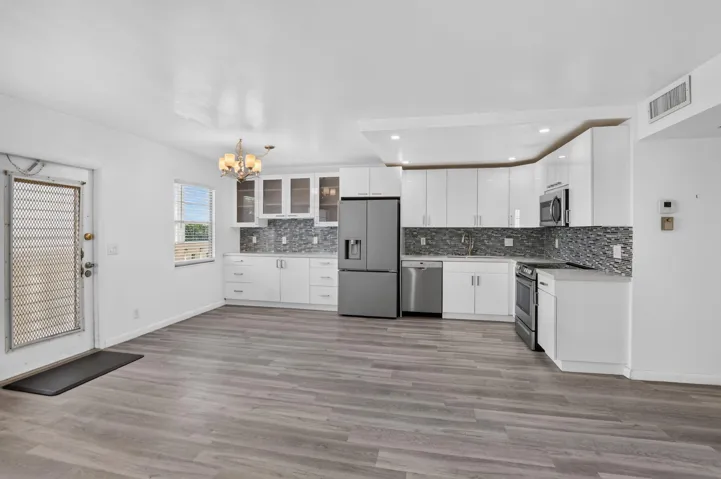 Kitchen/Living Area