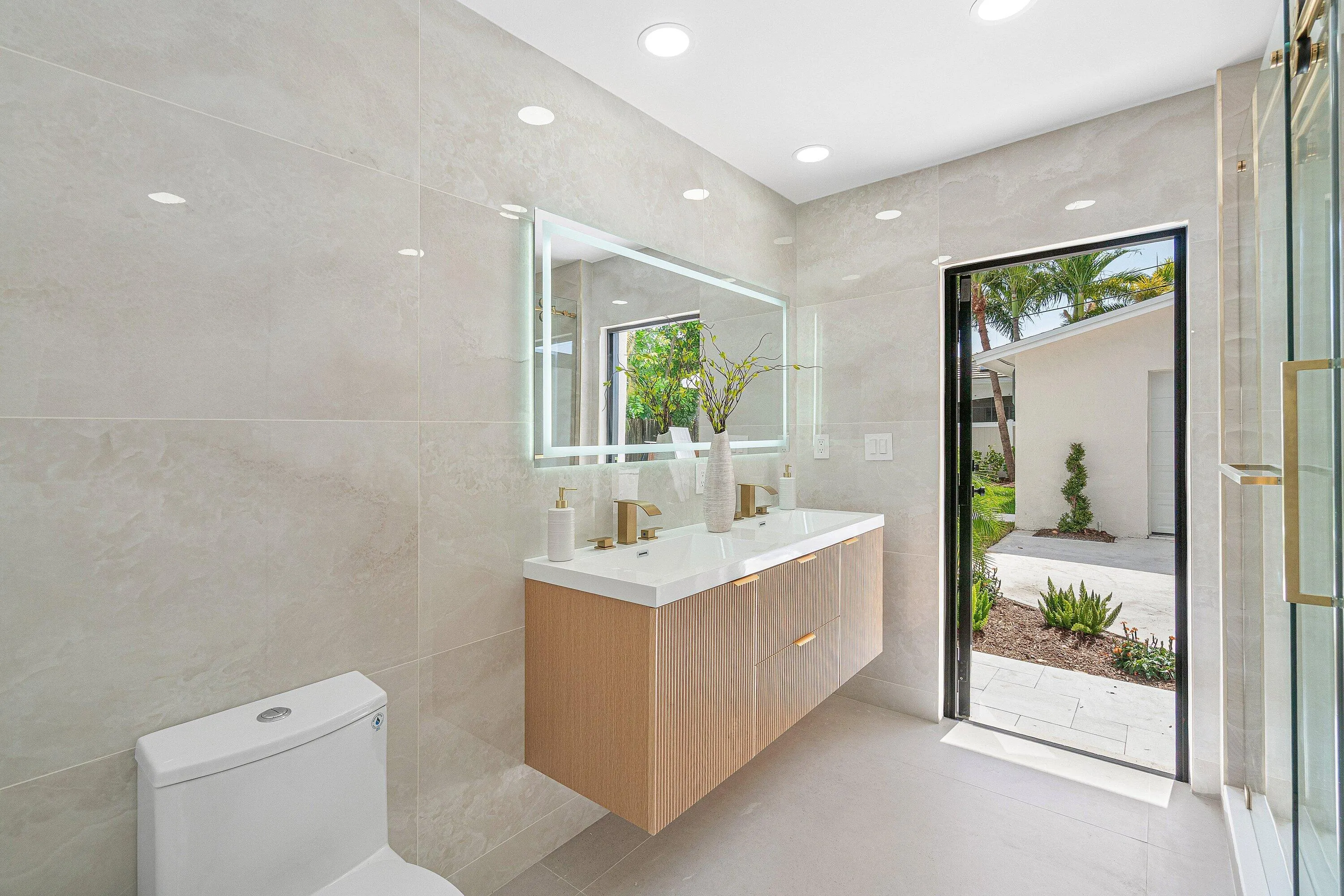 027-2708Northeast1stAvenue-WiltonManors-