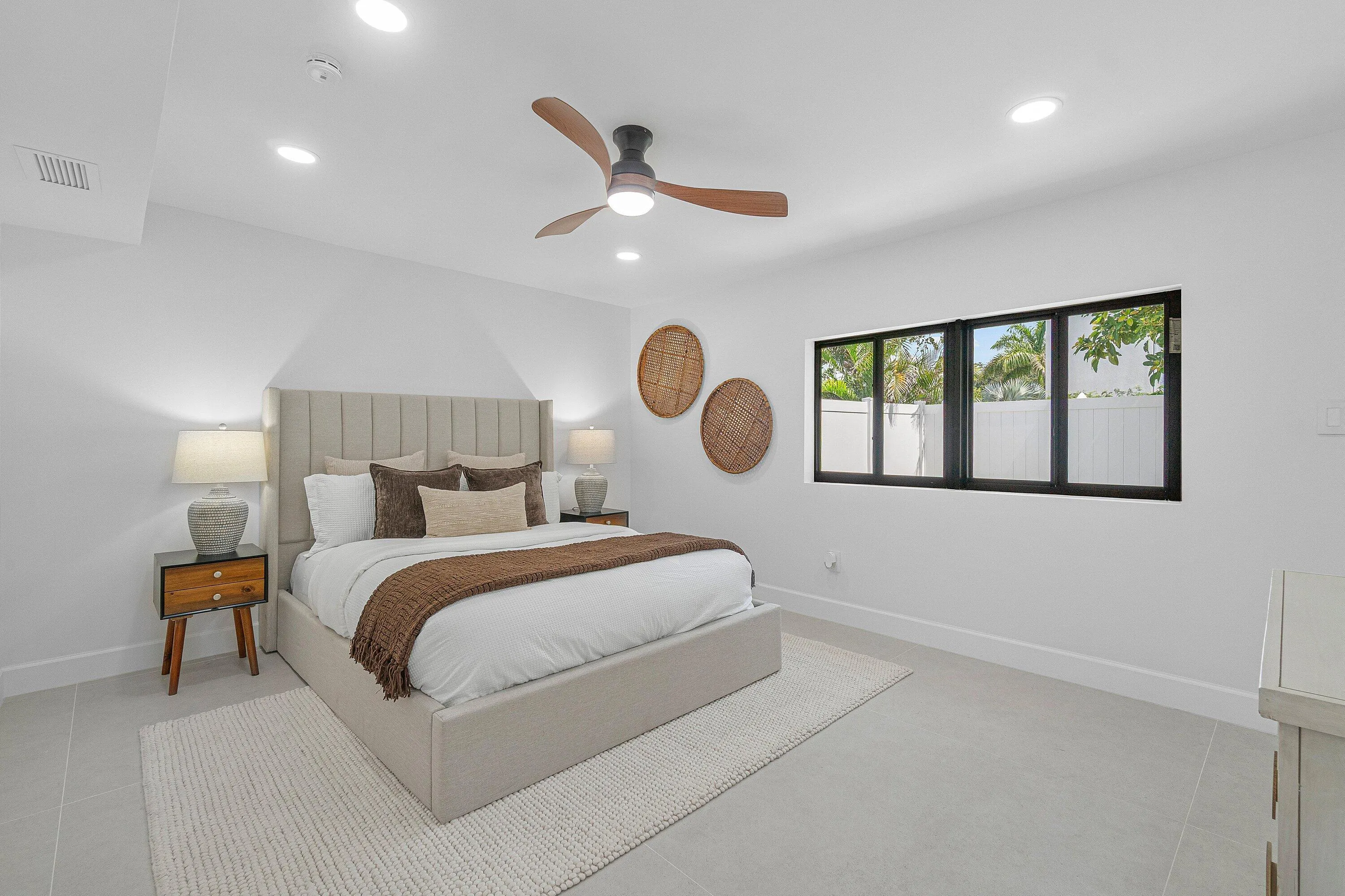 038-2708Northeast1stAvenue-WiltonManors-