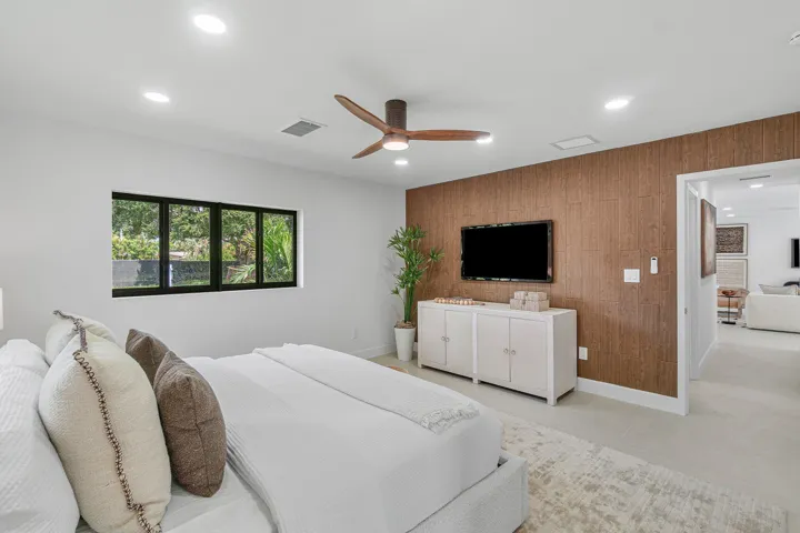 031-2708Northeast1stAvenue-WiltonManors-