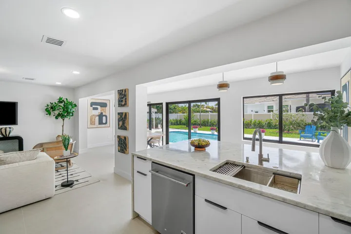 015-2708Northeast1stAvenue-WiltonManors-