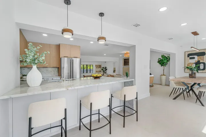 016-2708Northeast1stAvenue-WiltonManors-