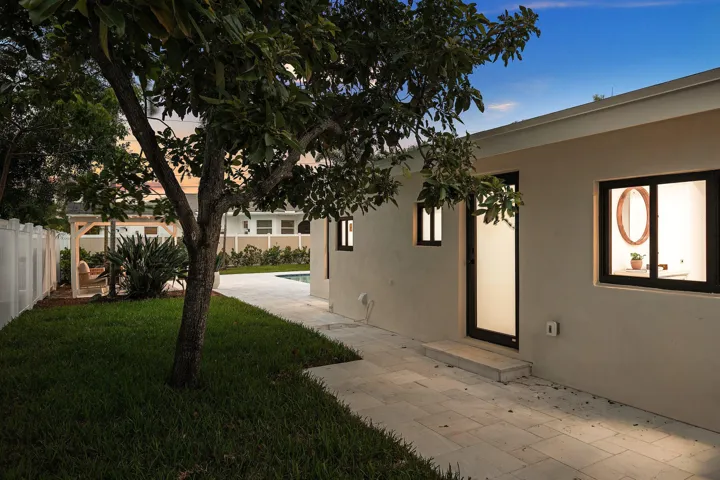 076-2708Northeast1stAvenue-WiltonManors-