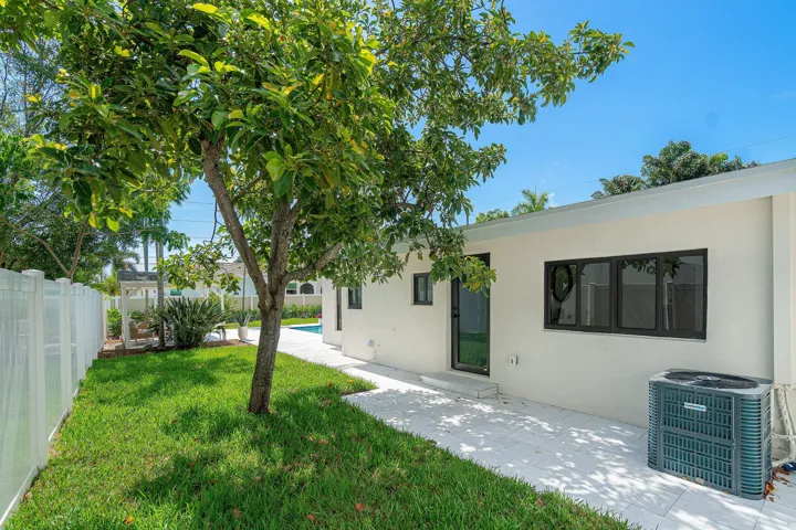 058-2708Northeast1stAvenue-WiltonManors-