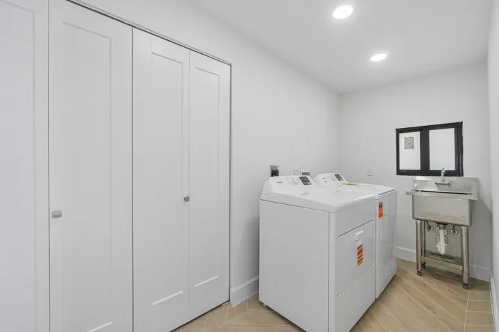 050-2708Northeast1stAvenue-WiltonManors-