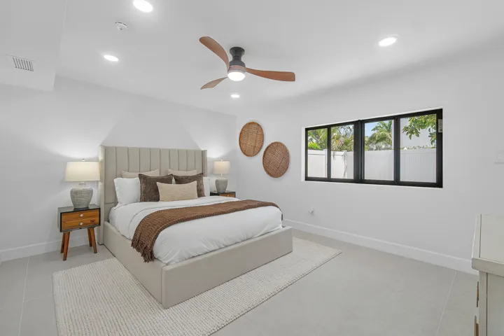 038-2708Northeast1stAvenue-WiltonManors-