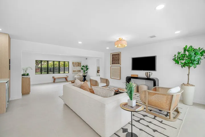 010-2708Northeast1stAvenue-WiltonManors-