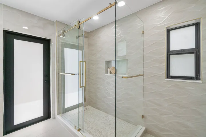 028-2708Northeast1stAvenue-WiltonManors-