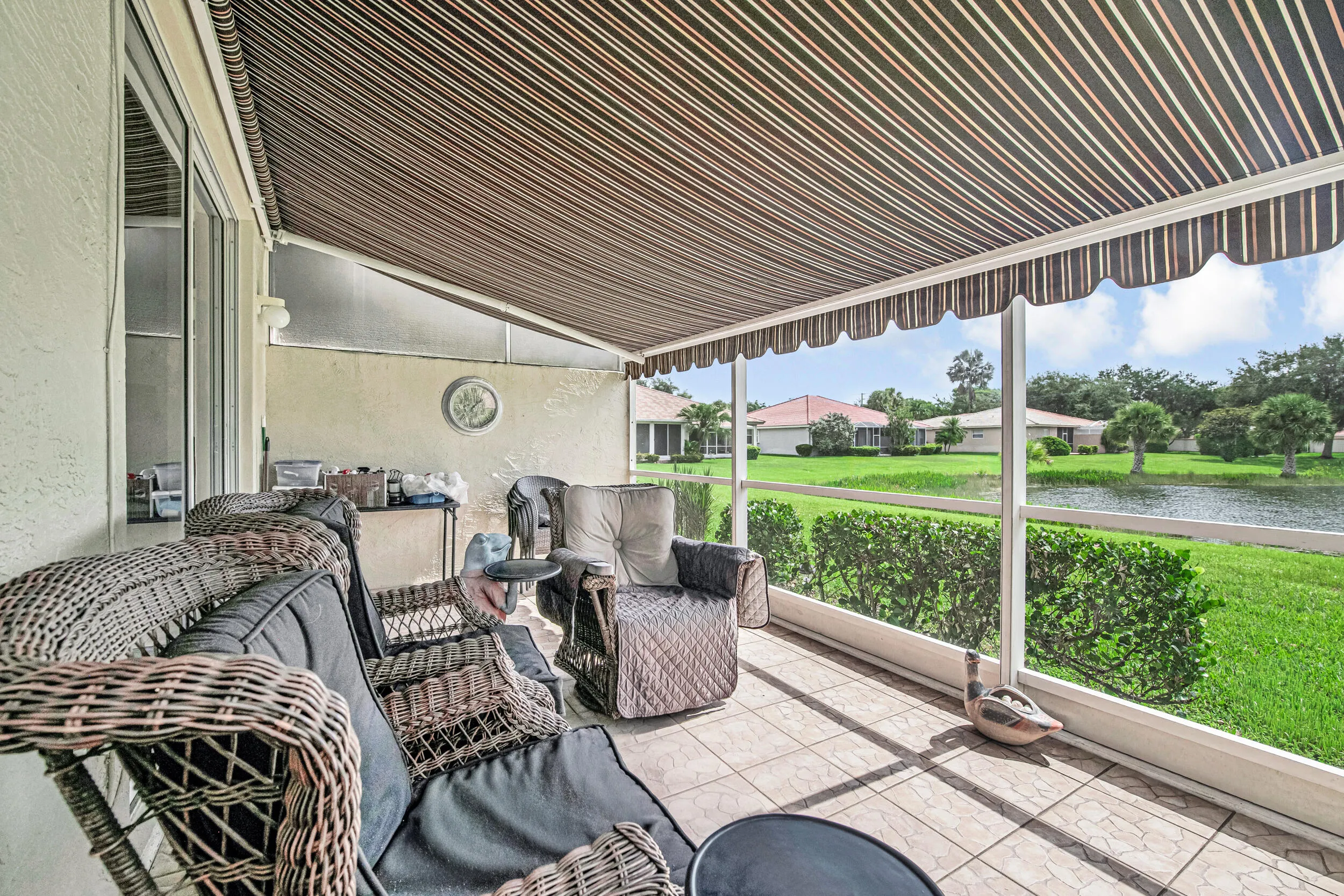 Lake View - Retractable Awning!