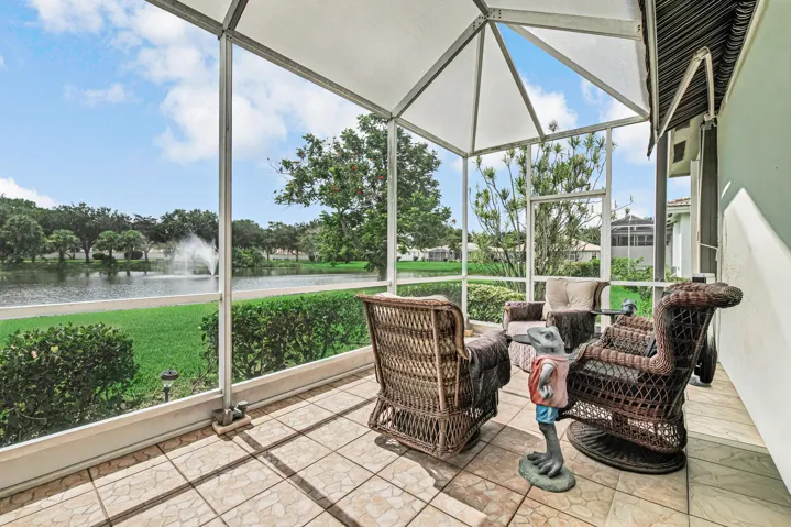 Lake View - Retractable Awning!