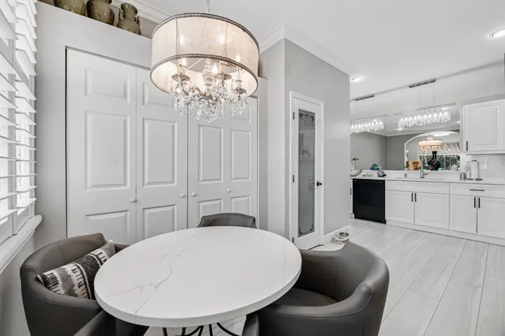 Eat-in Kitchen