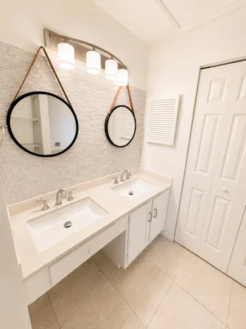 Master​​‌​​​​‌​​‌‌​‌‌​​​‌‌​‌​‌​‌​​​‌​​ Bathroom