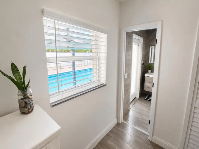 entrance-to-pool-bathroom