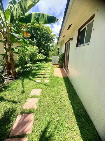 SIDE YARD