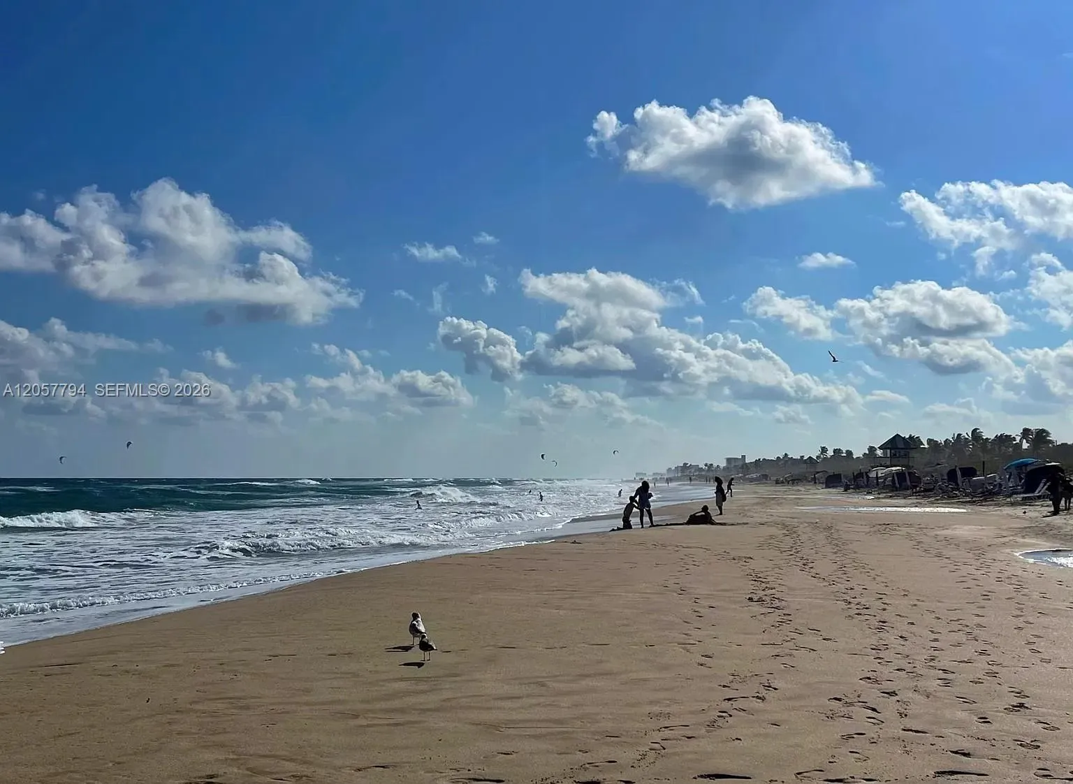 STEPS TO THE BEACH