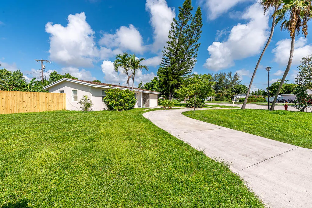 20240704-314 E Gateway Blvd-0001