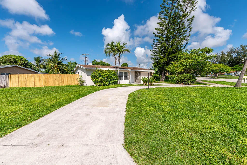 20240704-314 E Gateway Blvd-0002