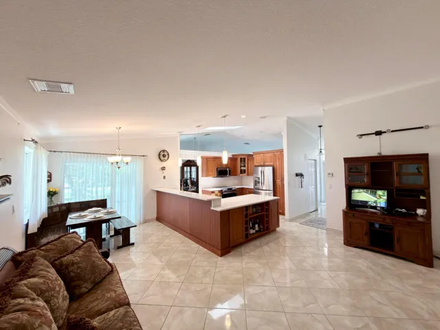Kitchen/bonus area