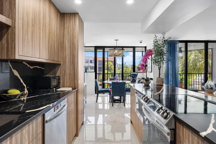 014-800JefferyStreet-307-BocaRaton-FL-33