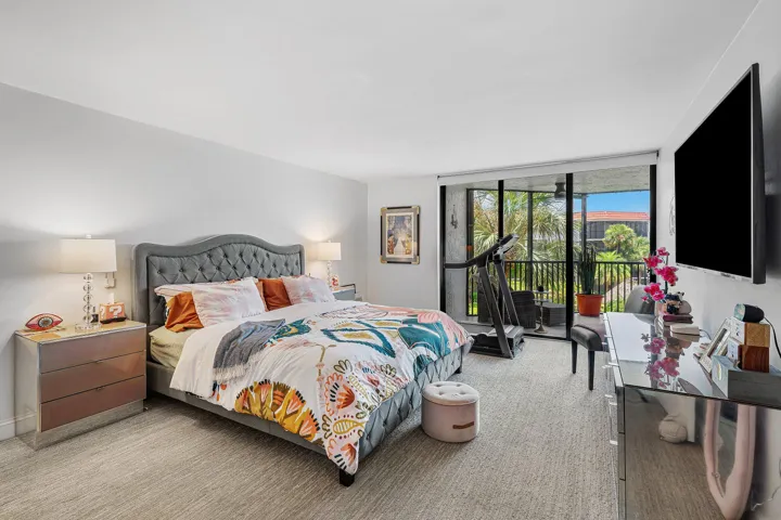 027-800JefferyStreet-307-BocaRaton-FL-33