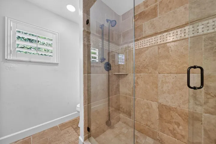 guestbath1b.jpg-SMALL